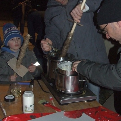 Fackelbasteln bei der Vater-Kind-Aktion am 23.01.2015, © Martin Sander