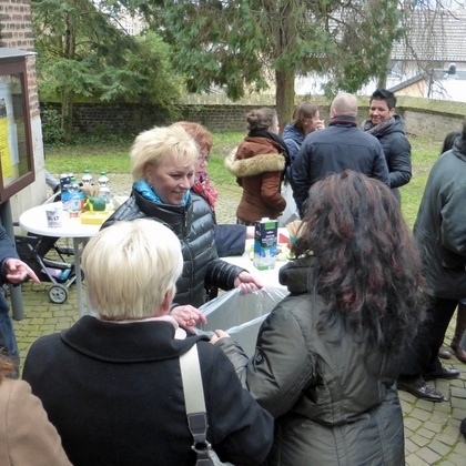 Gespräch am Kirchturm am Ostermontag, © Irene Urff